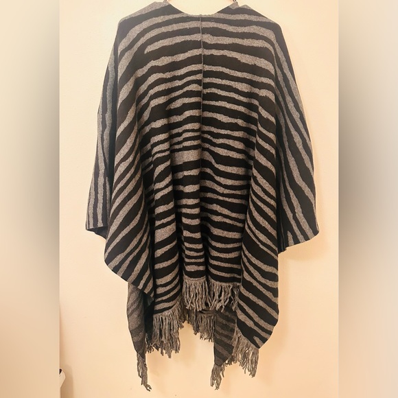 7 For All Mankind - Picture 2 of 3